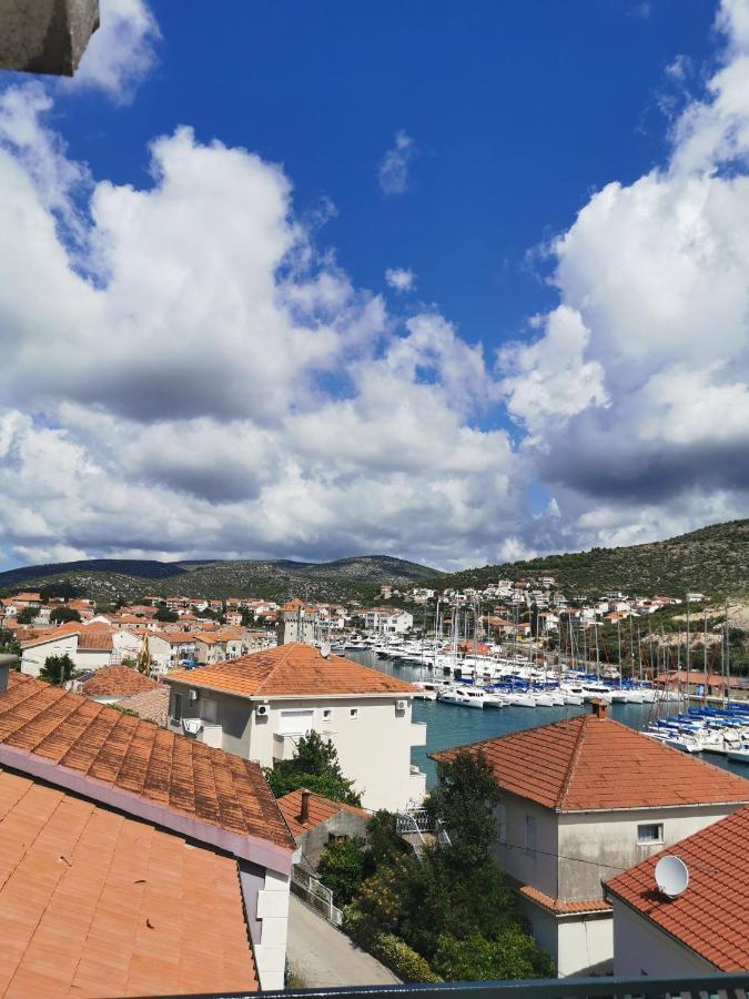 Apartmani "Ivan" Marina Exterior foto
