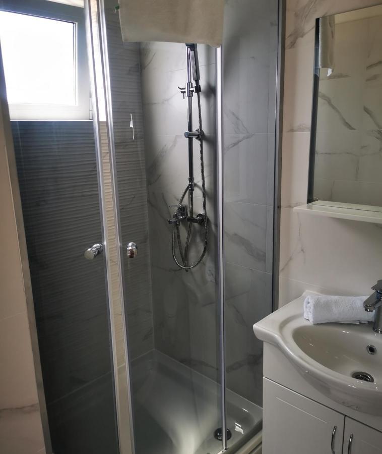 Apartmani "Ivan" Marina Exterior foto