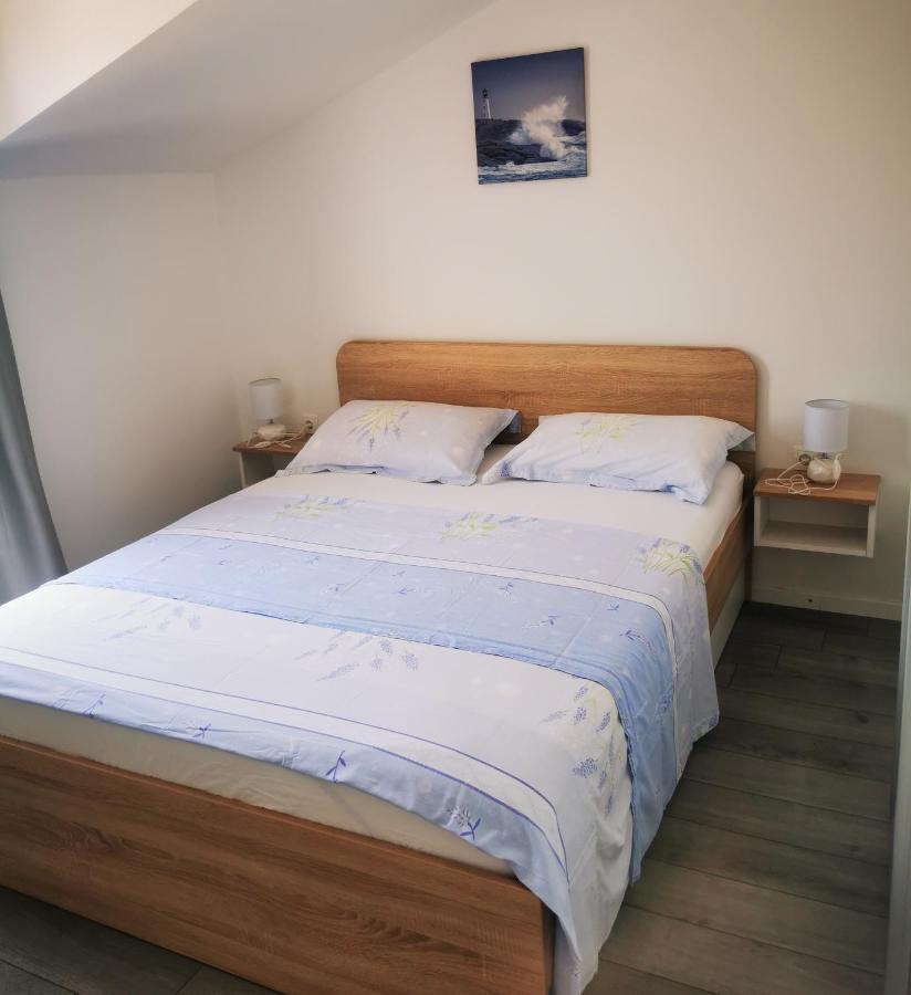 Apartmani "Ivan" Marina Exterior foto