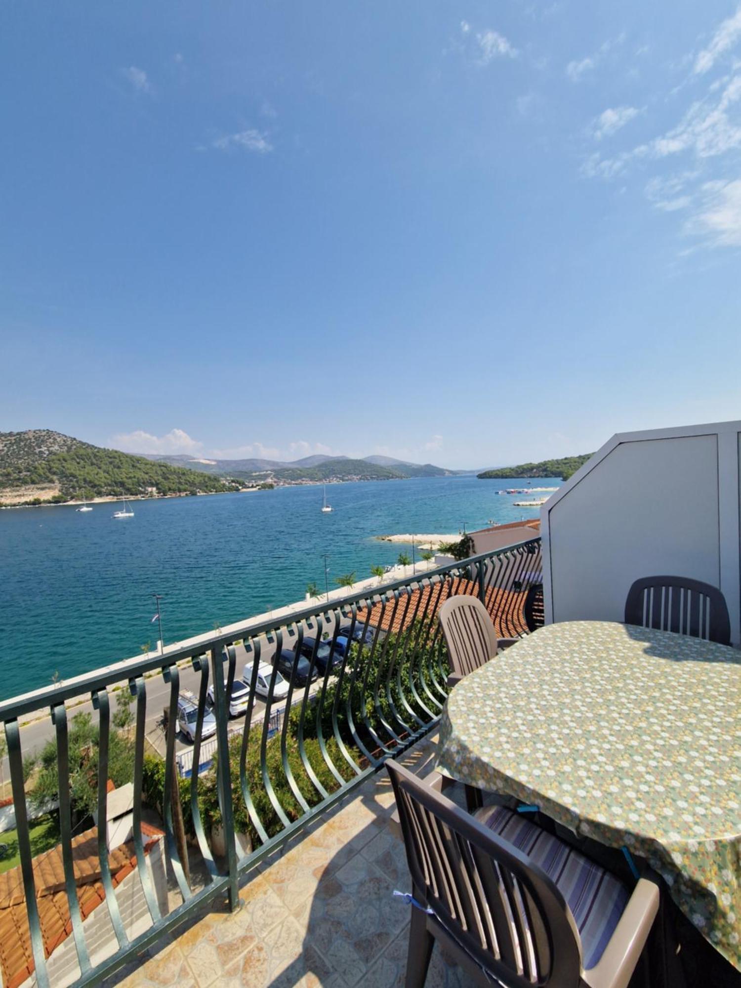 Apartmani "Ivan" Marina Exterior foto