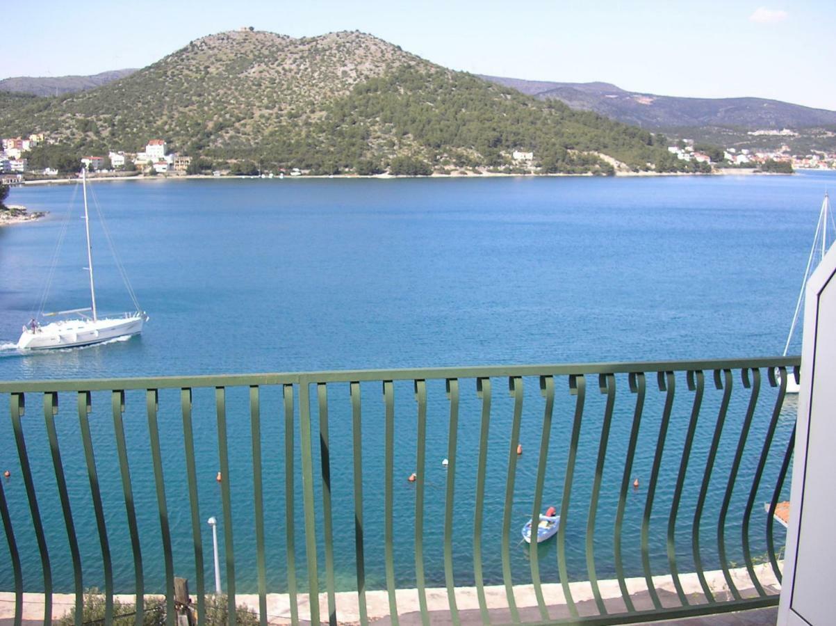 Apartmani "Ivan" Marina Exterior foto