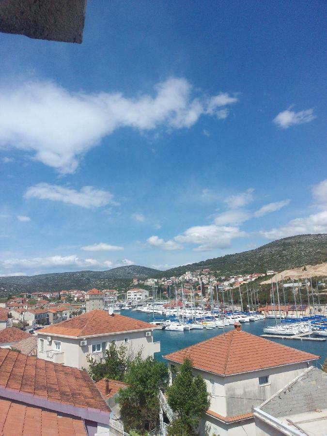 Apartmani "Ivan" Marina Exterior foto