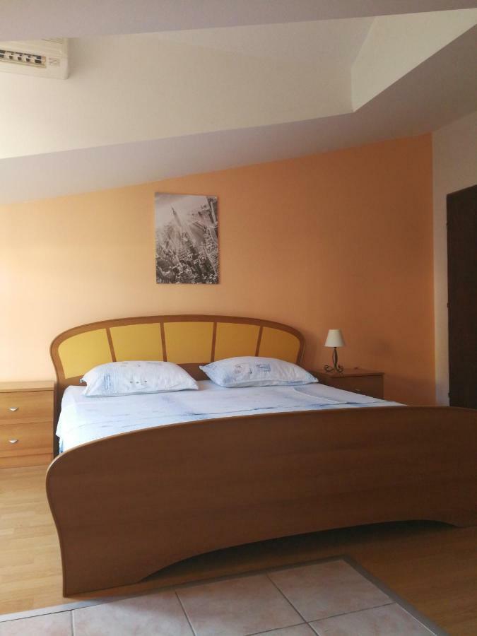 Apartmani "Ivan" Marina Exterior foto