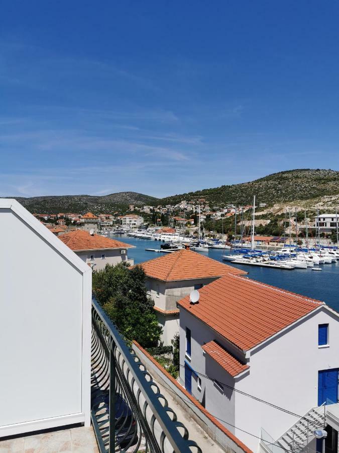 Apartmani "Ivan" Marina Exterior foto