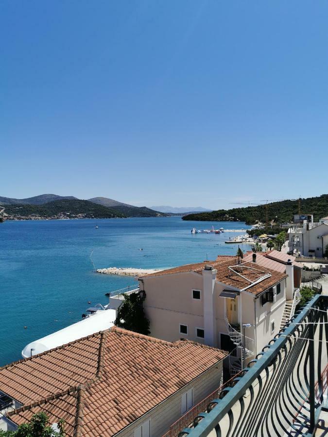 Apartmani "Ivan" Marina Exterior foto