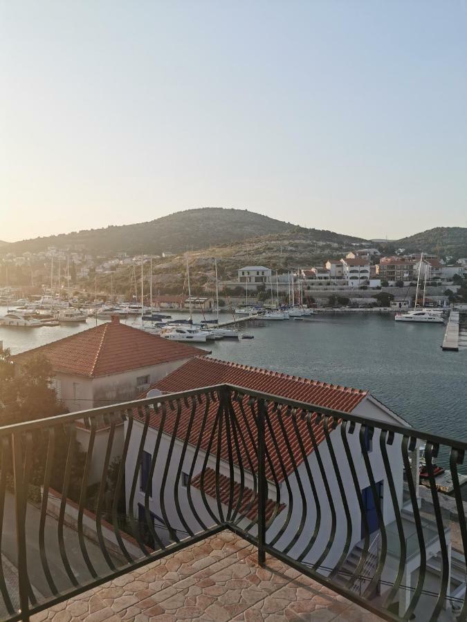 Apartmani "Ivan" Marina Exterior foto